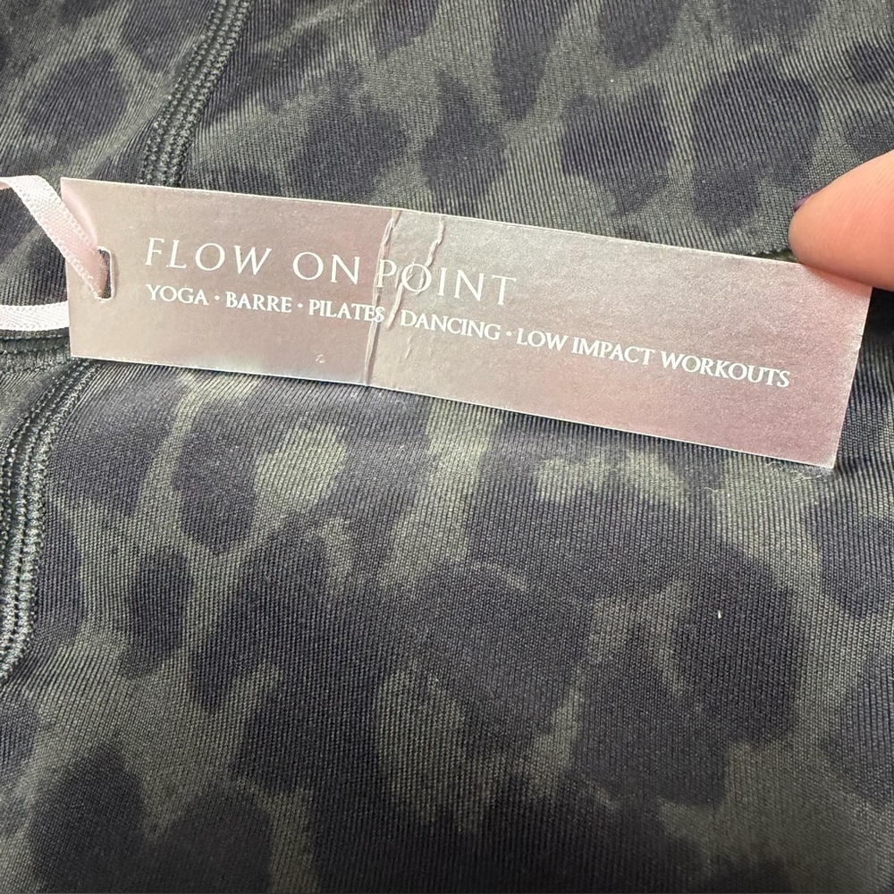 NEW Victoria's Secret Flow On Point Pocket Leggings Women 10 Green Black Cheetah - Picture 12 of 13